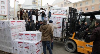 Van'dan depremin vurduğu Malatya'ya 45 yardım TIR'ı gitti