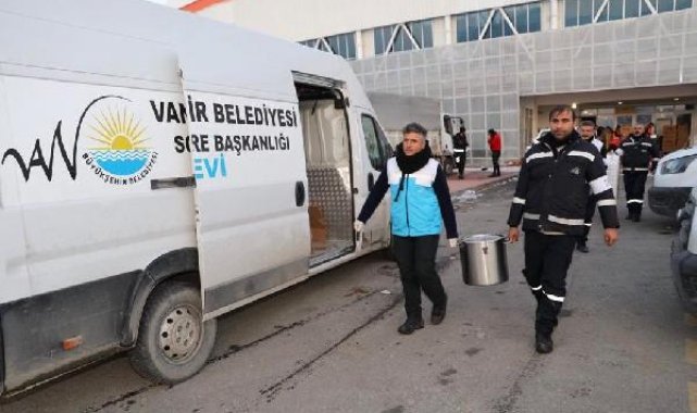 Van'dan giden ekipler aşevleri kurdu; Malatya'da 100 bin kişiye yemek dağıtılıyor