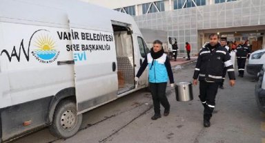 Van'dan giden ekipler aşevleri kurdu; Malatya'da 100 bin kişiye yemek dağıtılıyor