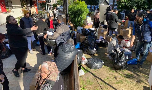 Vatandaşlar deprem bölgesine yardım için seferber oldu