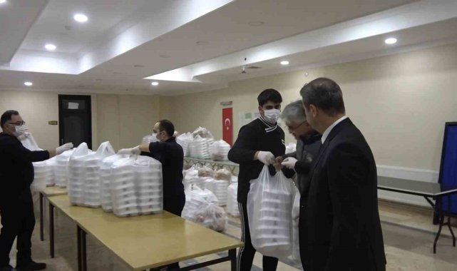 Yalova'da 8 bin 81 öğrenciye ücretsiz yemek dağıtımı başladı