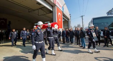 Yangına giderken kalp krizinden ölen itfaiye eri, toprağa verildi