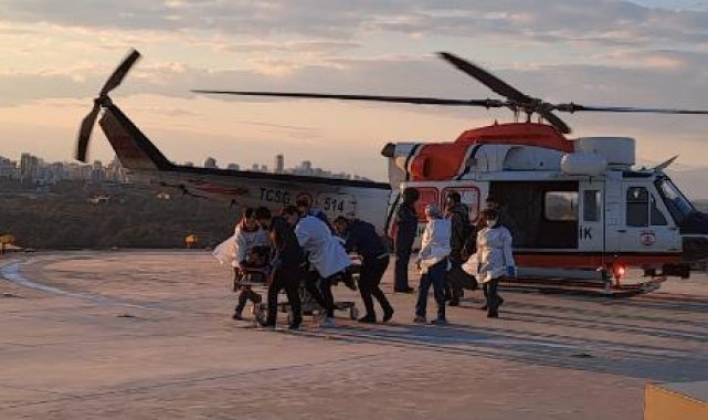Yaralı depremzedeler, askeri helikopterle Adana'ya getiriliyor