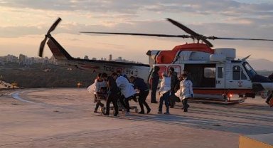 Yaralı depremzedeler, askeri helikopterle Adana'ya getiriliyor