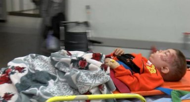 Yaralı olarak getirilen minik Eymen'in "baba" diye ağlaması yürek parçaladı