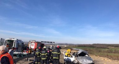 Yardıma gittikleri deprem bölgesinden dönüşte kaza: 2 ölü, 3 yaralı