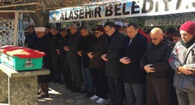 Yıkılan rezidansta hayatını kaybeden Betül öğretmen, toprağa verildi