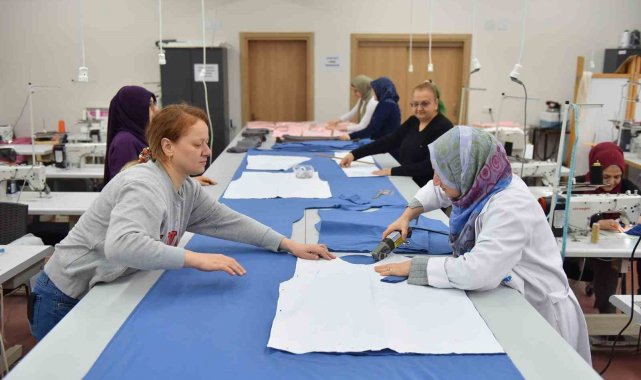 Yıldırım Belediyesi çocuklar için eşofman üretiyor