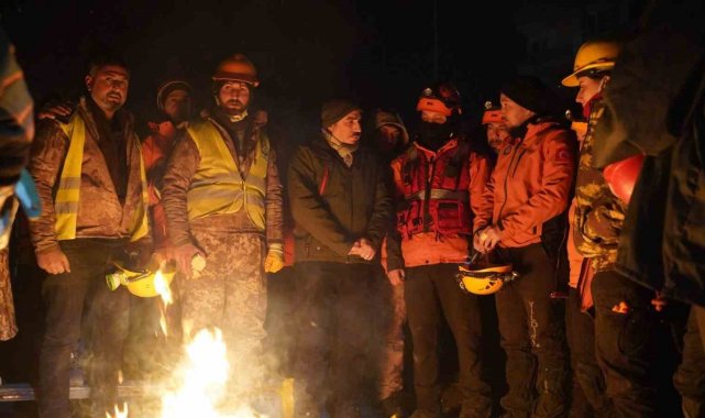 Yıldırım Belediyesi deprem bölgesinde var gücüyle çalışıyor