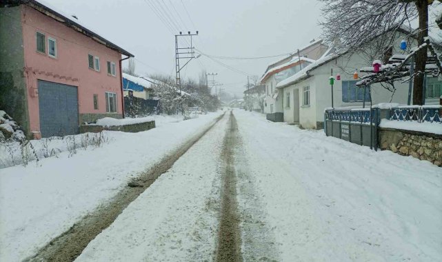 Yoğun kar yağışı etkisini gösterdi