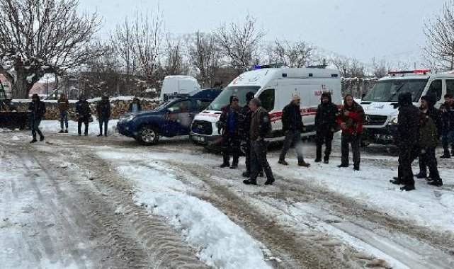 Yolu kardan kapanan köydeki kalp hastasını AFAD ve sağlık ekipleri hastaneye ulaştırdı