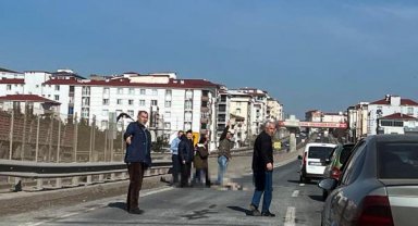 Yolun karşısına geçerken otomobilin çarptığı kadın öldü
