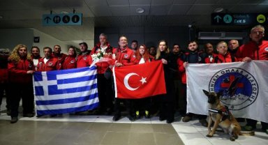 Yunanistan ekibi ülkesine alkışlarla döndü