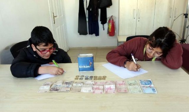 Zeynep ve Güney kardeşler, kumbaradaki parayı depremzedelere bağışladı, notları duygulandırdı