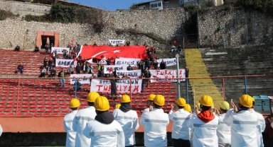 Zonguldak Kömürspor ile Karabük İdman Yurdu depremzedeler için sahaya çıktı