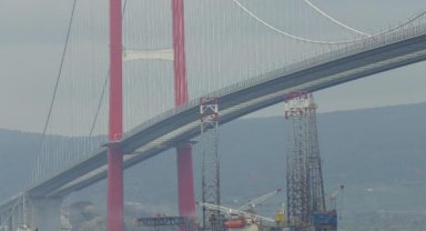 120 metrelik platform, 67 metreye indirilerek Çanakkale Köprüsü altından geçirildi