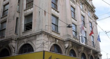 148 yıllık Metro Han'ın kolonlarındaki kırık ve çatlaklar tedirgin etti