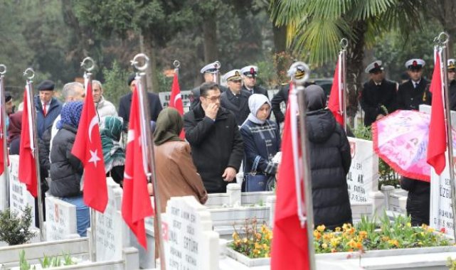18 Mart Şehitleri Anma Günü'nde Samsun'da şehitliklere ziyaret