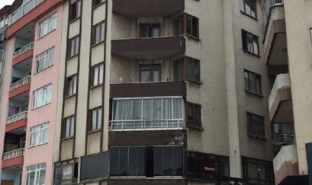 2 kişiyi vurup kendisini çatıya kilitledi, 14 saat sonra ikna edilip teslim oldu