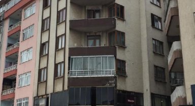 2 kişiyi vurup kendisini çatıya kilitledi, 14 saat sonra ikna edilip teslim oldu