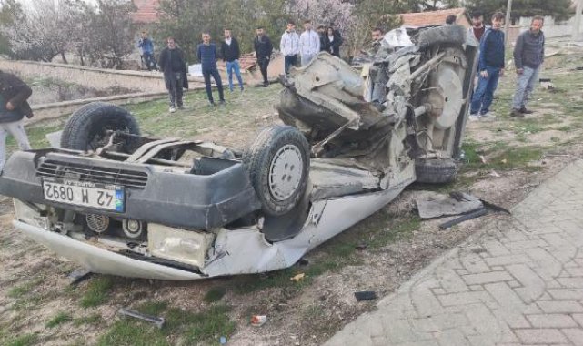 2 otomobil çarpıştı: 1 ölü, 1 yaralı