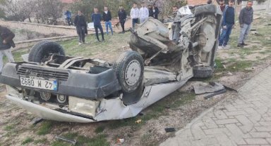 2 otomobil çarpıştı: 1 ölü, 1 yaralı