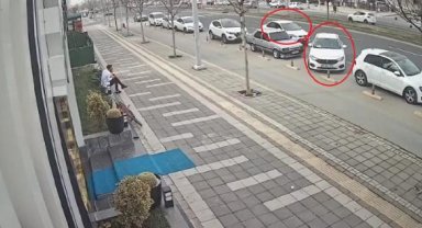 2 otomobilin çarpıştığı kaza kamerada