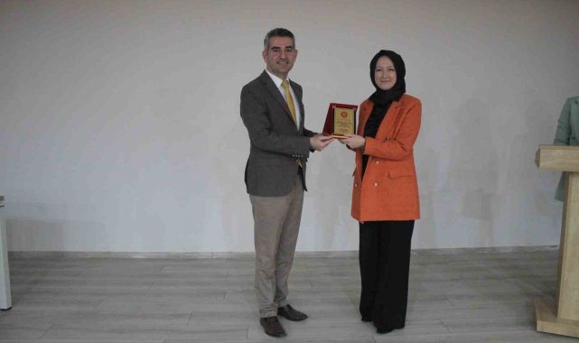 20 yıl görev yapış hekimlere plaket