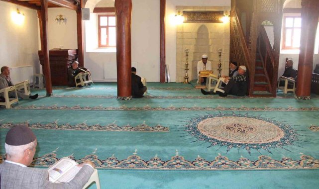 211 yıllık camide asırlık mukabele geleneği devam ediyor