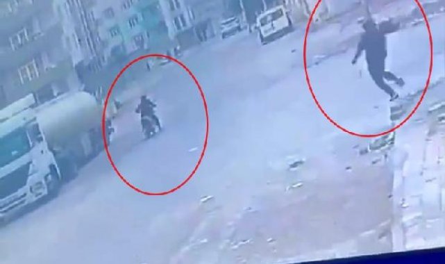 2,5 milyon liralık kapkaç yapan şüphelilerin motosikletle kaçma anı kamerada