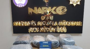 'Dur' ihtarına uymayan sürücünün otomobilinden 22 kilo esrar çıktı: 5 tutuklama