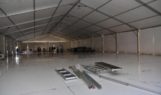 'İlk evim' projesinde kuraların çekileceği Tuzla'da çadırlar kurulmaya başlandı