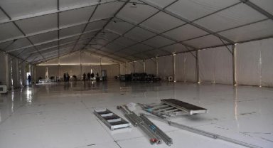 'İlk evim' projesinde kuraların çekileceği Tuzla'da çadırlar kurulmaya başlandı