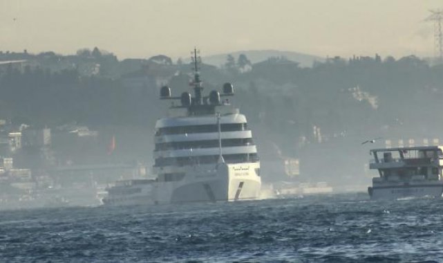 4 katlı yat İstanbul'a demirledi