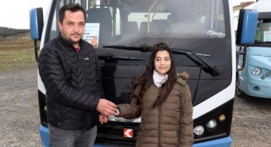 5 yaşındaki Ebrar'ın kaybolan 80 bin lira değerindeki işitme cihazını minibüsçü buldu