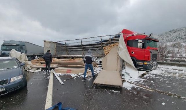 58 aracın karıştığı zincirleme kazada yaralanan 2 kişinin durumu ağır