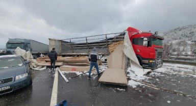 58 aracın karıştığı zincirleme kazada yaralanan 2 kişinin durumu ağır