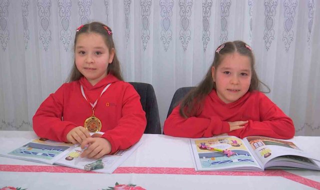 8 yaşındaki şampiyon ikizler matematikte dünyayı dize getirdi