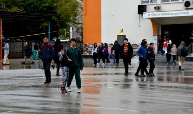 Adana ve Osmaniye'de deprem sonrası eğitim başladı