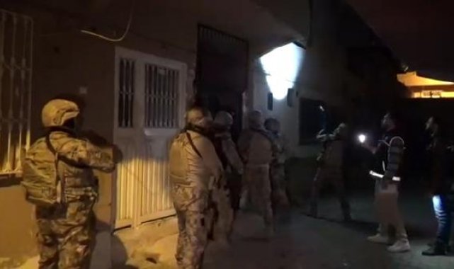 Adana'da 212 kişinin gözaltına alındığı 'Kökünü Kurutma Operasyonu' kamerada
