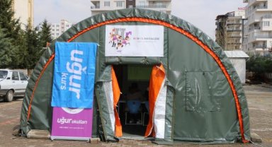 Adıyaman Kahta'da depremzede öğrencilere çadırda dijital eğitim