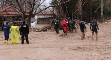 Adıyaman'da, sel sularına kapılan anne ve kızı aranıyor