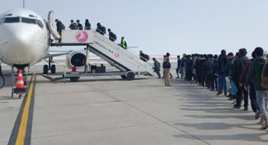 Afganistanlı 136 kaçak göçmen ülkelerine gönderildi