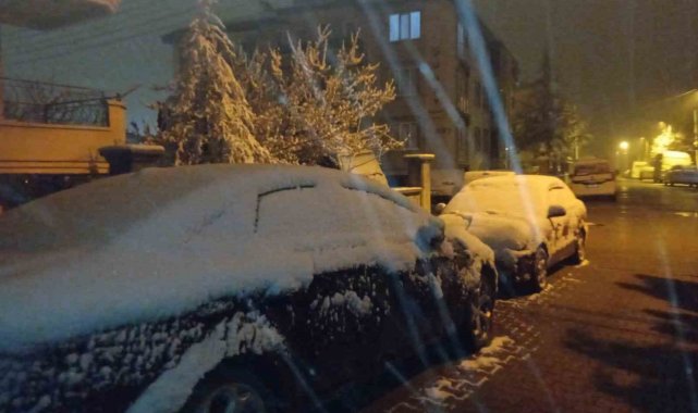 Afyonkarahisar'da kar yağışı etkili oldu