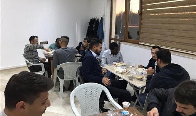 Afyonkarahisar'da üniversiteli gençler iftarda buluştu