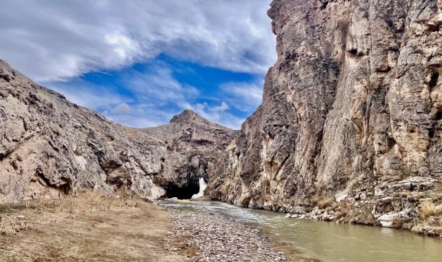 Ağrı'da Kudret Köprüsü manzarasıyla hayran bırakıyor
