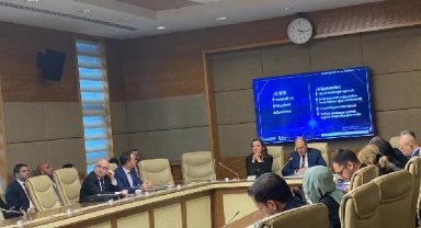 AK Parti'li Eroğlu: Hatay Havalimanı sosyal baskı neticesinde oraya yapıldı