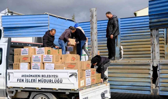 Akdağmadeni'nde deprem bölgesine yardımlar sürüyor
