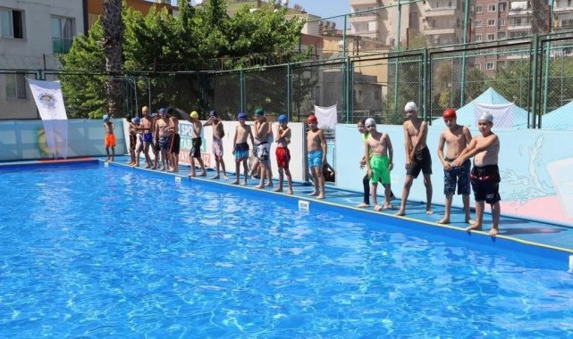 Akdeniz'de açılan kurslarla 3 yılda 10 bin çocuk yüzme öğrendi