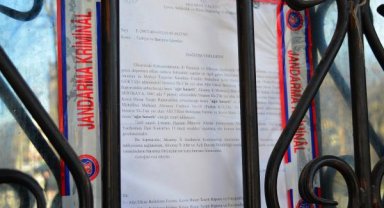 Aksaray'da, depremde ağır hasar gören 3 katlı bina boşaltıldı